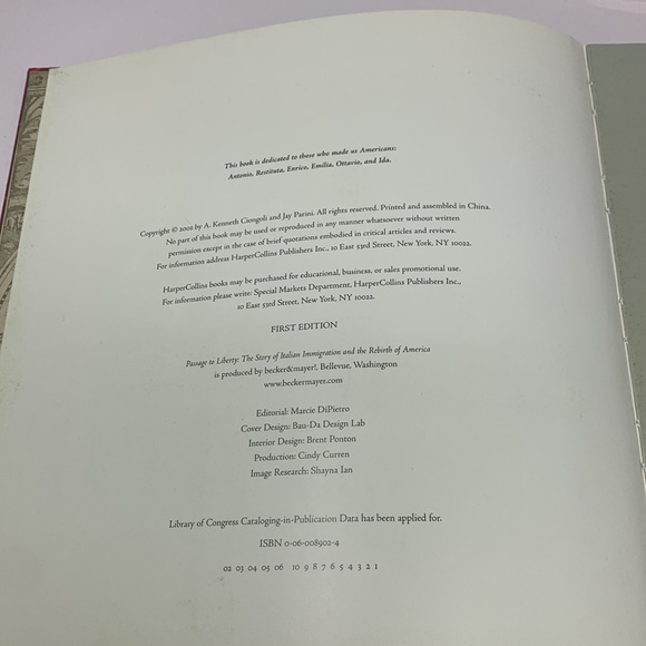 Passage to Liberty : The Story of Italian Immigration and the Rebirth of America - Picture 8 of 17